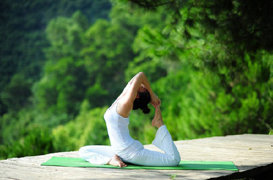 Tập yoga giúp cải thiện tình trạng đổ mồ hôi lạnh